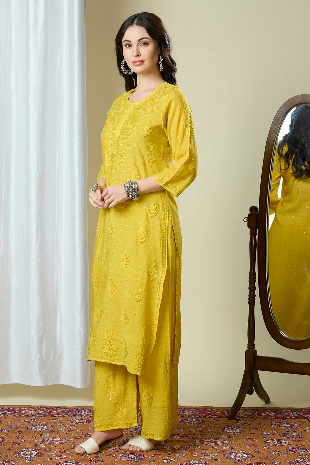 Mehira – Chanderi Kurta Set with Banarasi Booti and Chikankari